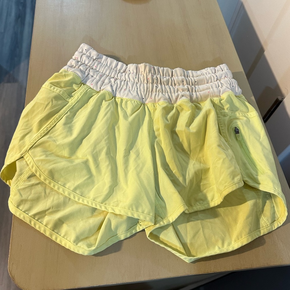 Lululemon Tracker Short Size 4